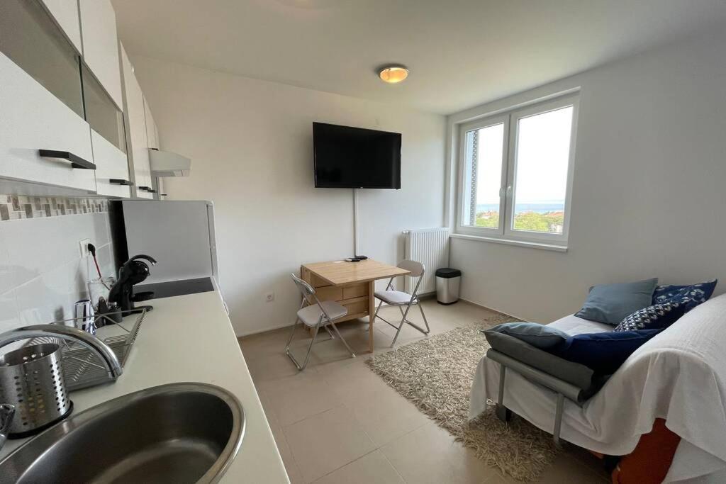 Apartment Gema - One Bedroom Apartment Izola Exterior photo